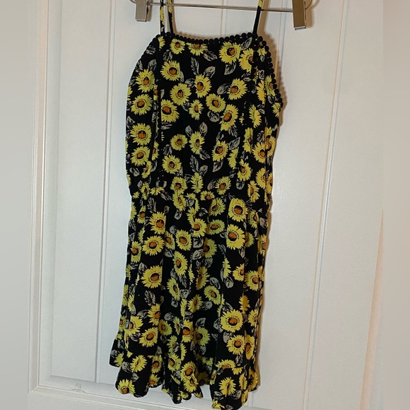 Girl’s Shorts Romper Sunflower - Picture 2 of 4